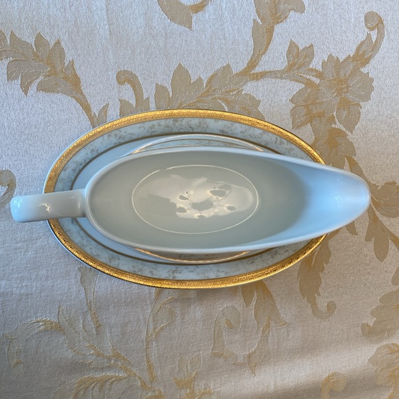 Vintage Royal Heritage Primavera gravy boat with under-plate. - Picture 2 of 8